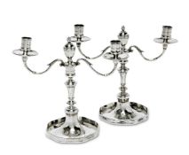 Ein Paar Kerzenleuchter. Österreich-Ungarn, 1775 | Silber.