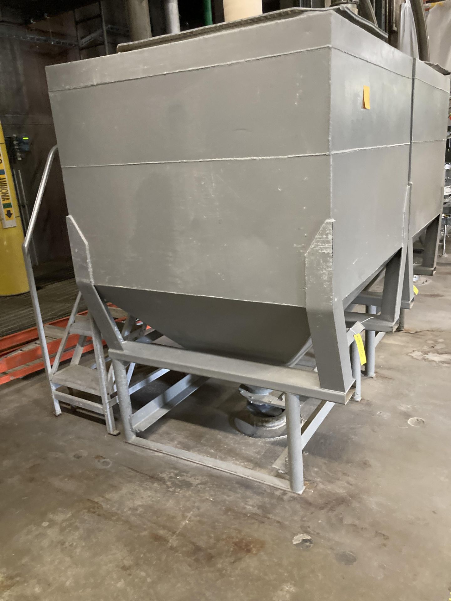 Grain hopper with fork lift base and manual knifegate valve, dimension 4 ft x 4 ft - Image 2 of 2