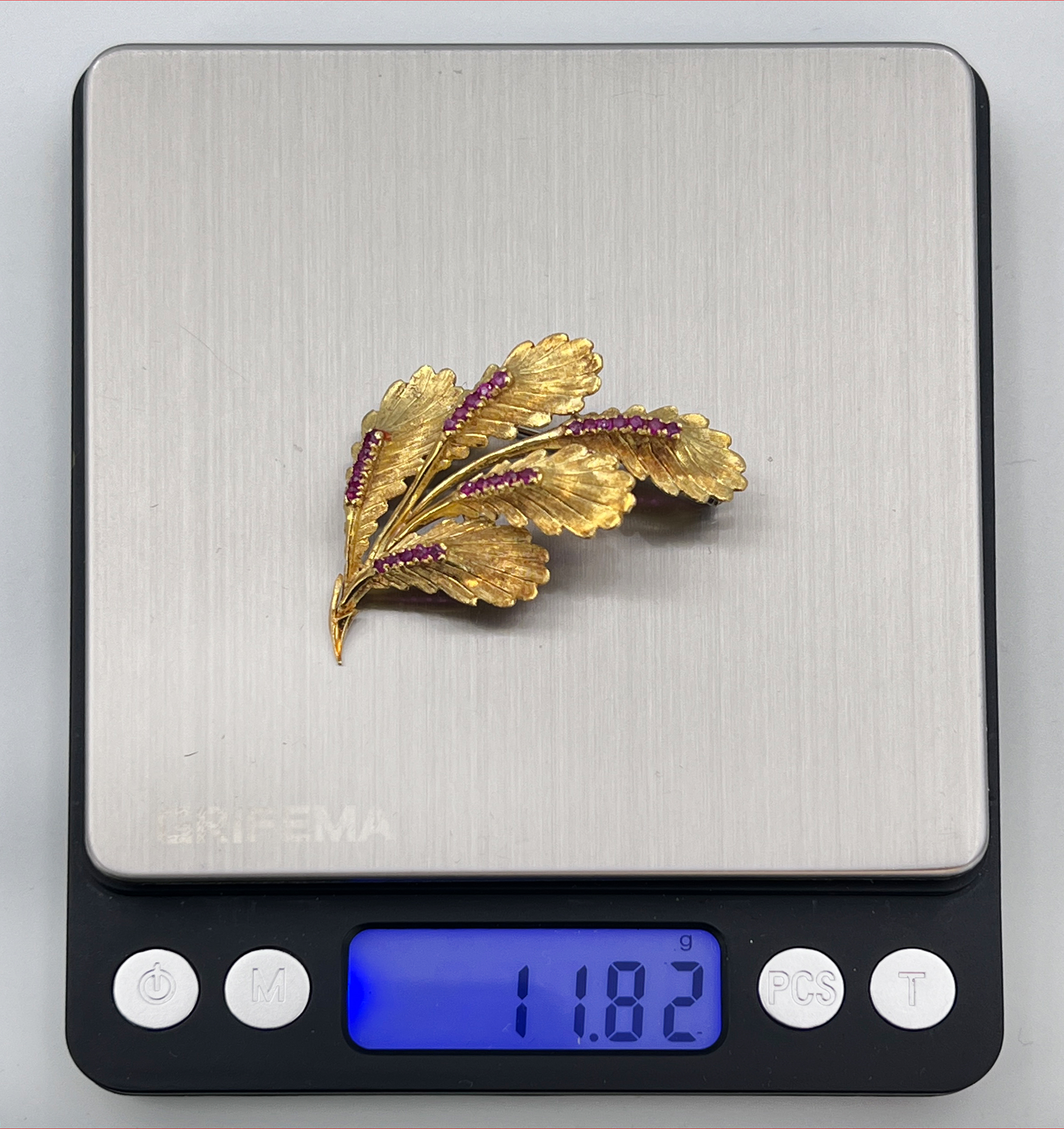 Brooch in the shape of an oak leaf branch. 750 yellow gold with 26 small rubies. - Image 5 of 5