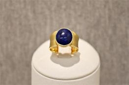 Goldring mit blauem Stein in 14 Karat Gelbgold