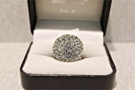 Silberring mit weißen und schwarzen Strasssteinen