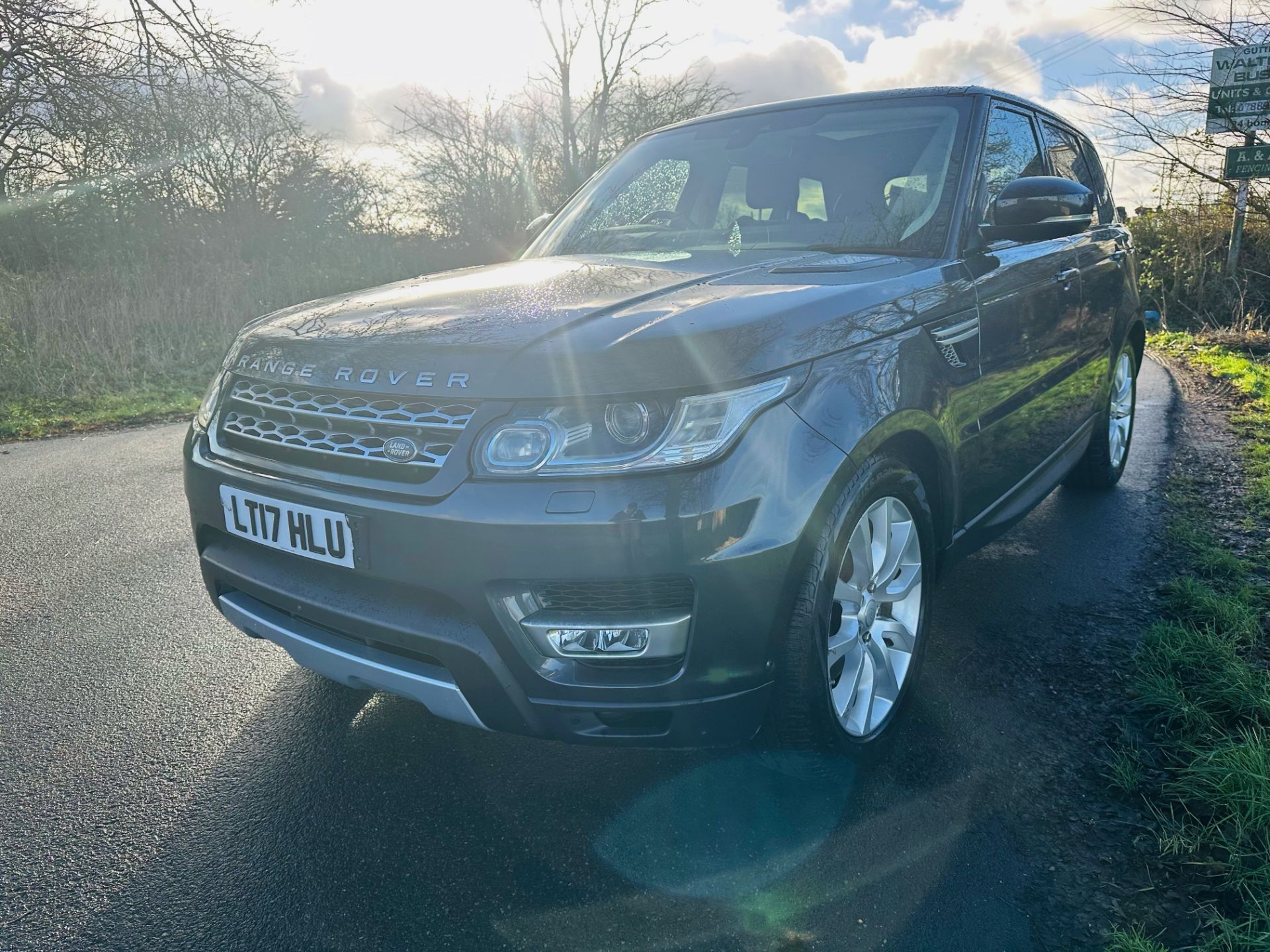 RANGE ROVER SPORT "HSE" - 17 REG - ONLY 82K MILES - MASSIVE SPEC - SAT NAV - LEATHER - PAN ROOF - - Image 4 of 41