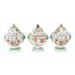 3 Deckelgefäße China, 2. Drittel 20.