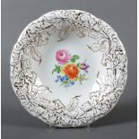 Prunkteller mit floralem Dekor