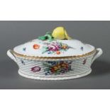 Deckelterrine mit Zitronenknauf