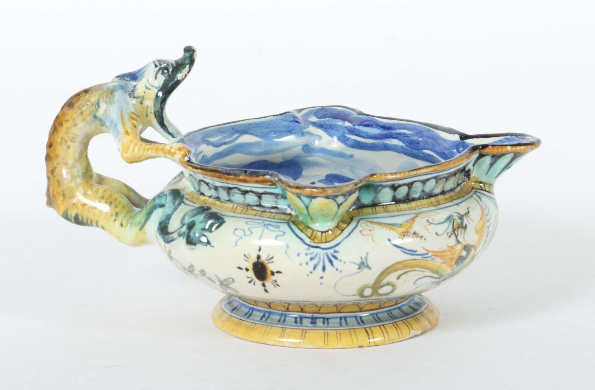 Kleine Fayenceschale mit Fabelwesen - Bild 2 aus 3