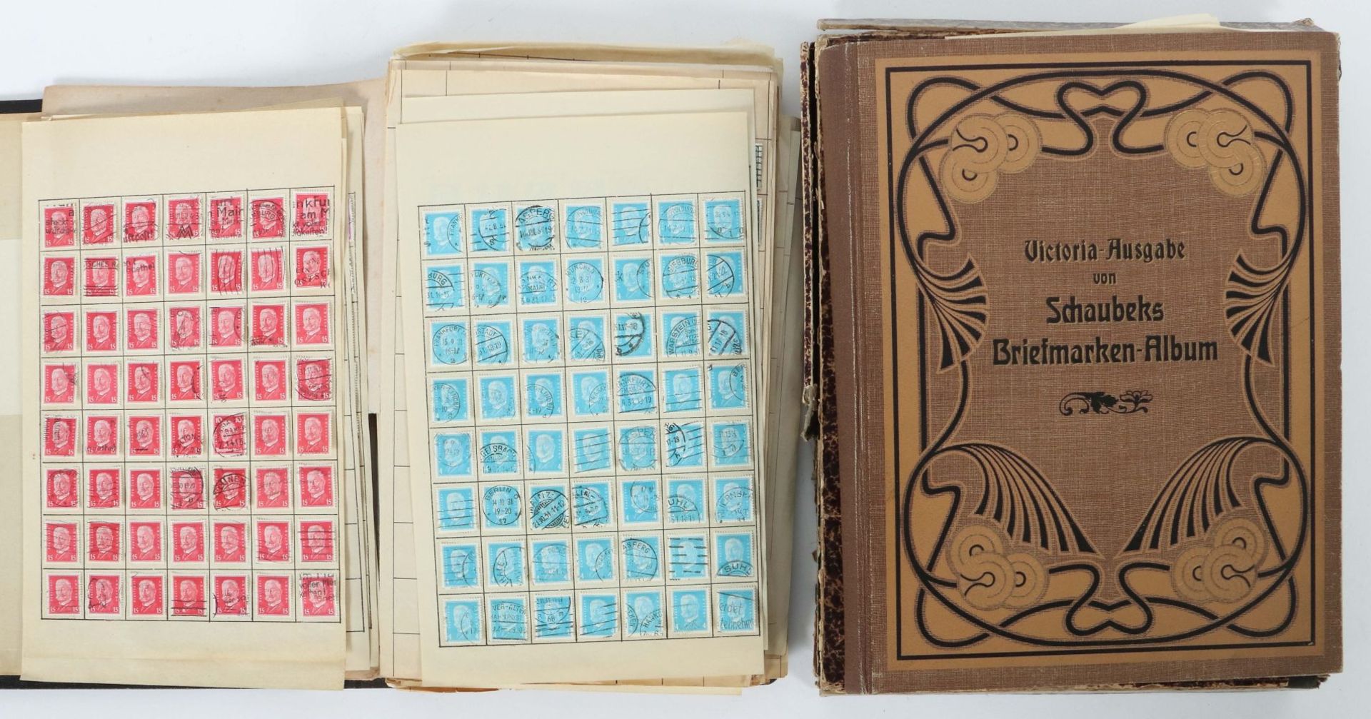 2 Briefmarkenalben 2 Alben mit zahlr.