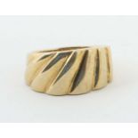 Ring modern, Gelbgold 333, gepunzt,