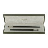 Set von zwei Paar Ess-Stäbchen