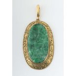 Anhänger mit grünem Stein 20. Jh.,