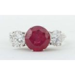 Ring mit Rubin modern, Weißgold 750,