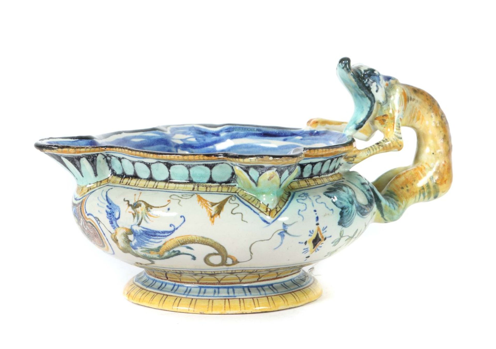 Kleine Fayenceschale mit Fabelwesen