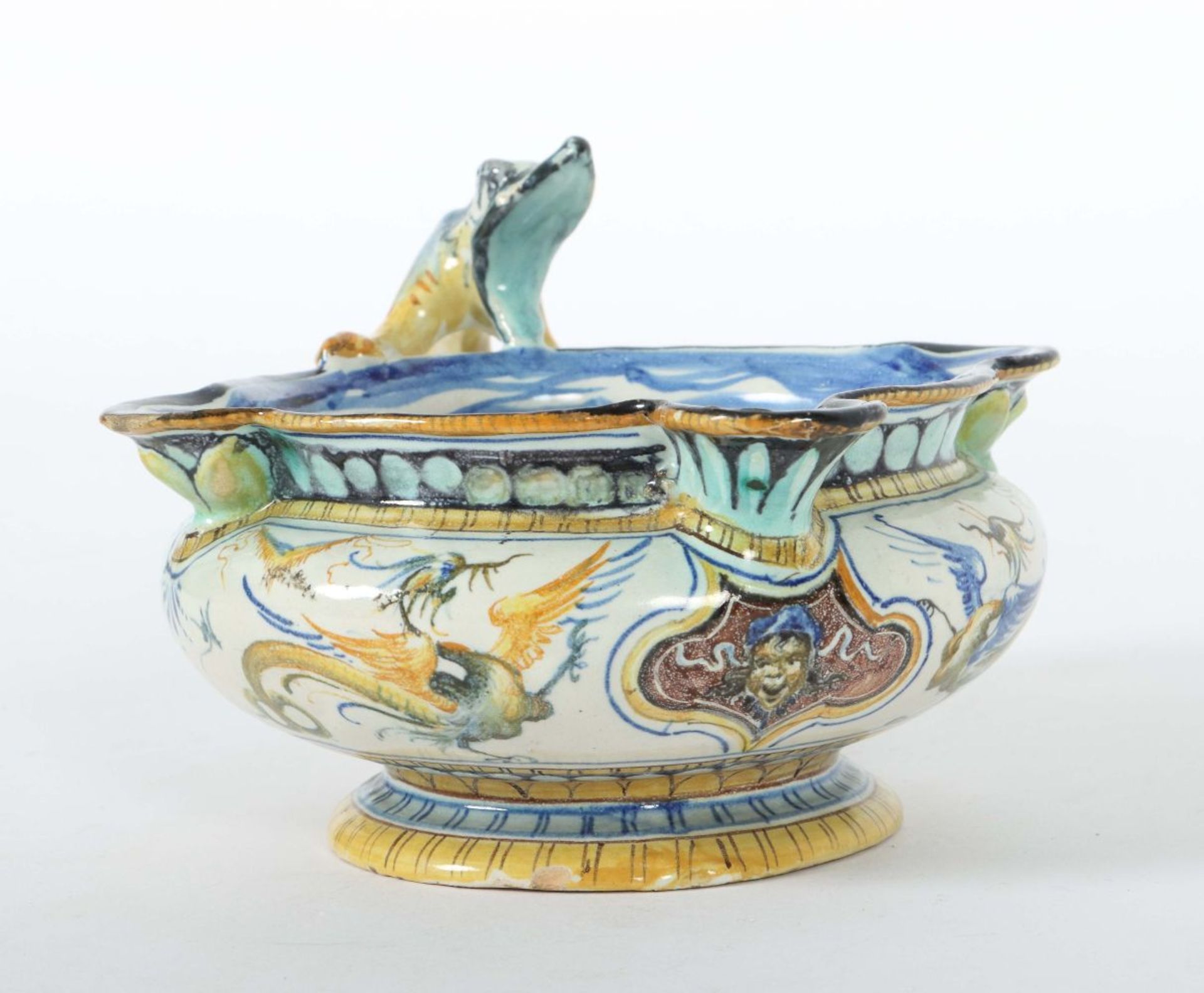 Kleine Fayenceschale mit Fabelwesen - Bild 3 aus 3