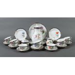 Kaffeeservice mit Floraldekor für 12