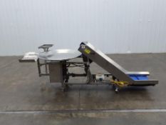 Cleated Incline Conveyor With Rotary Packaging Table