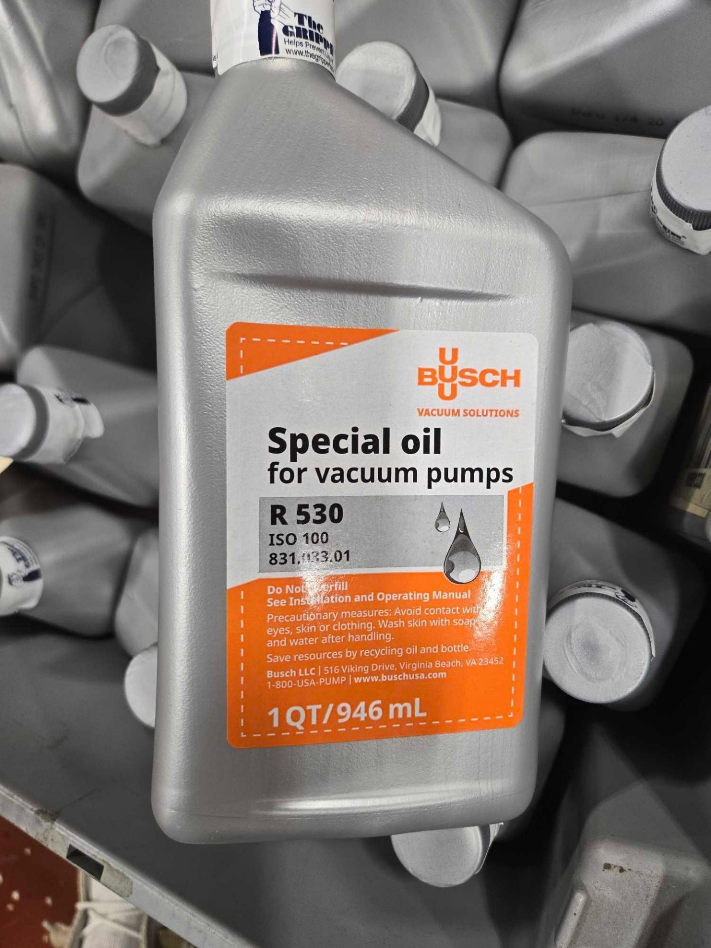 Busch R R530 Bucket of Busch R 530 Special Vacuum Pump Oil Packaging and simple ...