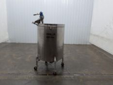 300 Gallon Stainless Steel Mix Tank with Propellor Agitation