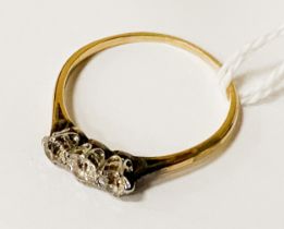 18CT GOLD THREE STONE DIAMOND RING - 0.25 POINTS - SIZE P