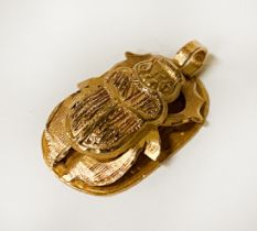 18CT GOLD EGYPTIAN DOUBLE SIDED BEETLE SCARAB PENDANT - APPROX 2.7 GRAMS