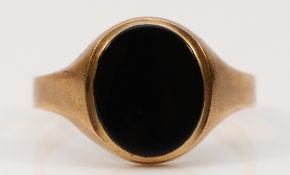 A 9ct gold black onyx signet ring, R 1/2, 2.5g