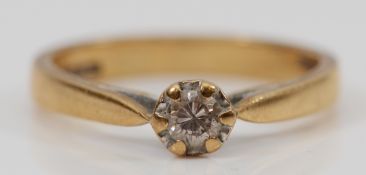 A 9ct gold brilliant cut diamond solitaire ring, K, 2.1g