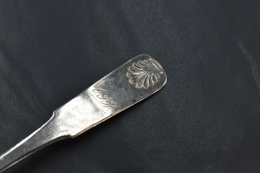 A pair of Finnish silver fiddle pattern dessert spoons, having shell decoration and 'OJH' monogram - Image 3 of 4