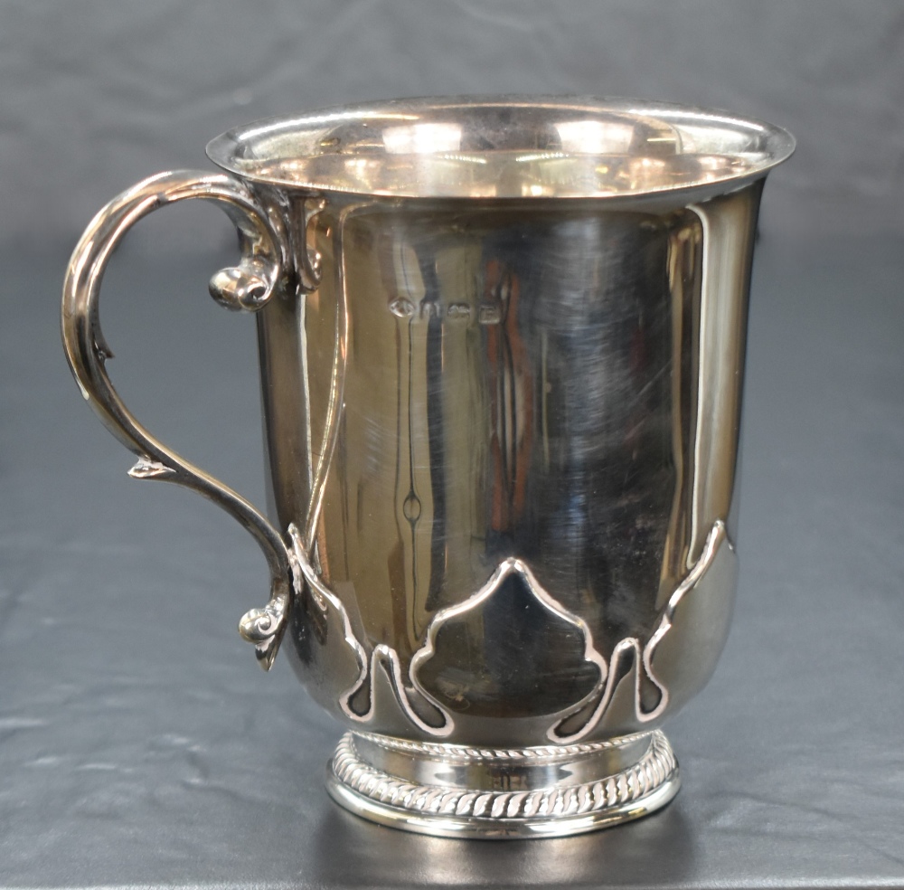A George V silver tankard, of traditional form having a flared rim, decorative s-scroll handle and - Image 2 of 4