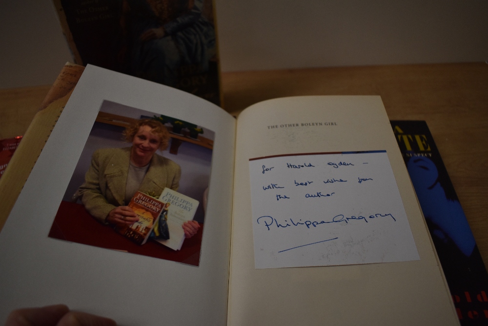 Literature. Signed copies. Includes: Philippa Gregory and Lynda La Plante. Hardbacks in dust - Image 2 of 3