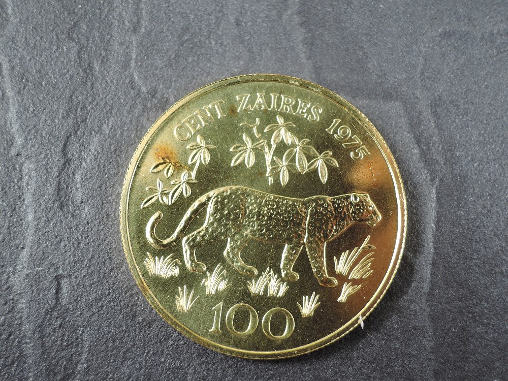 A 1975 Banque Du Zaire 100 Zaires Gold Coin, Leopard to reverse, Uncirculated in plastic capsule - Image 2 of 3