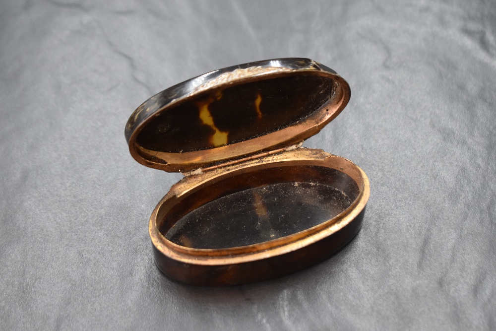 A 20th century white metal inlaid tortoiseshell trinket box, of hinged oval form having a vacant - Image 4 of 6