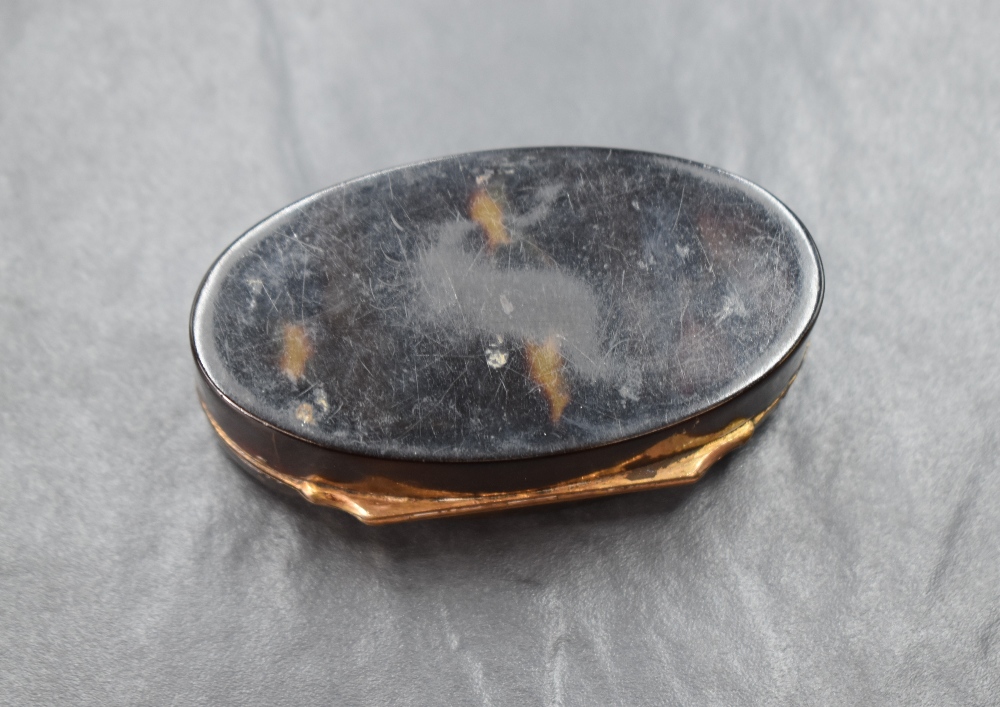 A 20th century white metal inlaid tortoiseshell trinket box, of hinged oval form having a vacant - Image 5 of 6