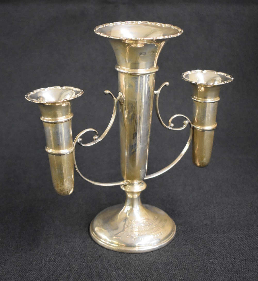 An early 20th century silver epergne vase, the central fluted vase having Chippendale style rim with - Image 3 of 6