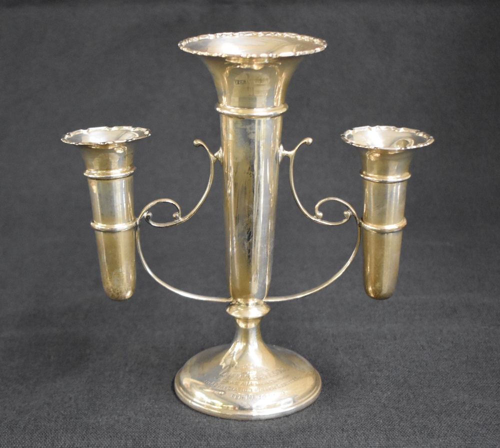 An early 20th century silver epergne vase, the central fluted vase having Chippendale style rim with - Image 2 of 6