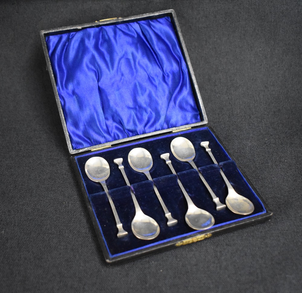 A cased set of six George VI silver teaspoons, having rectangular step moulded terminals, marks - Image 4 of 4