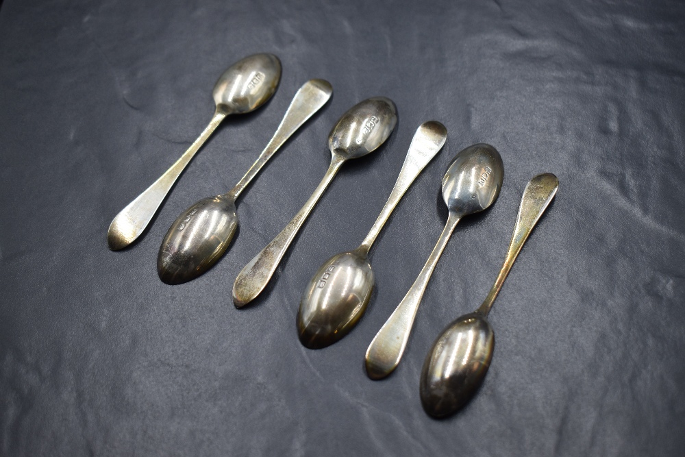 A cased set of six George V silver Hanoverian style teaspoons, having embossed decoration to the - Image 2 of 2