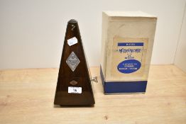 A vintage Rosetti metronomex maelzel paquet metronome with wind up key, model no 05.1.059, h23cm