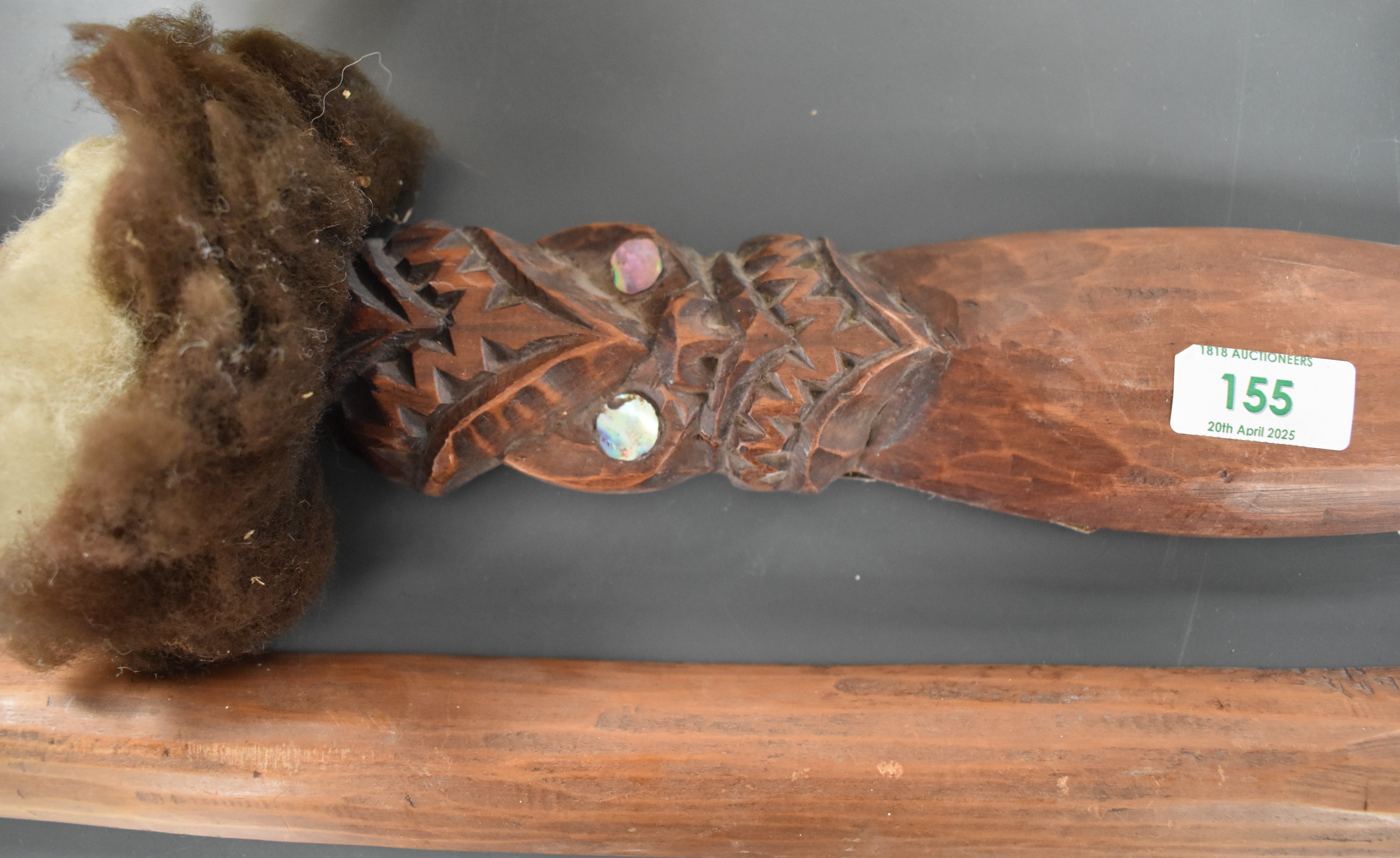 A tribal hand club style Taiaha, carved with inlaid mother of pearl paua eyes, L91cm - Image 4 of 4