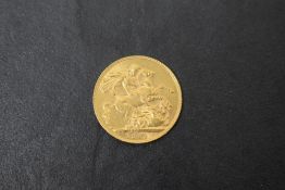 A 1910 George V Gold Sovereign, George & Dragon, Royal Mint, 7.9g