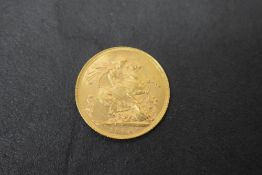 A 1900 Queen Victoria Gold Sovereign, Old Head, George & Dragon, Royal Mint, 8g