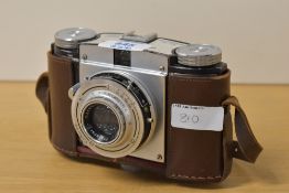 A Braun Paxina 35 camera with Batreuth 1:3,5 75mm lens