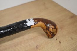 A blackthorn walking cane with ornate bulbous handle measuring 95cm long