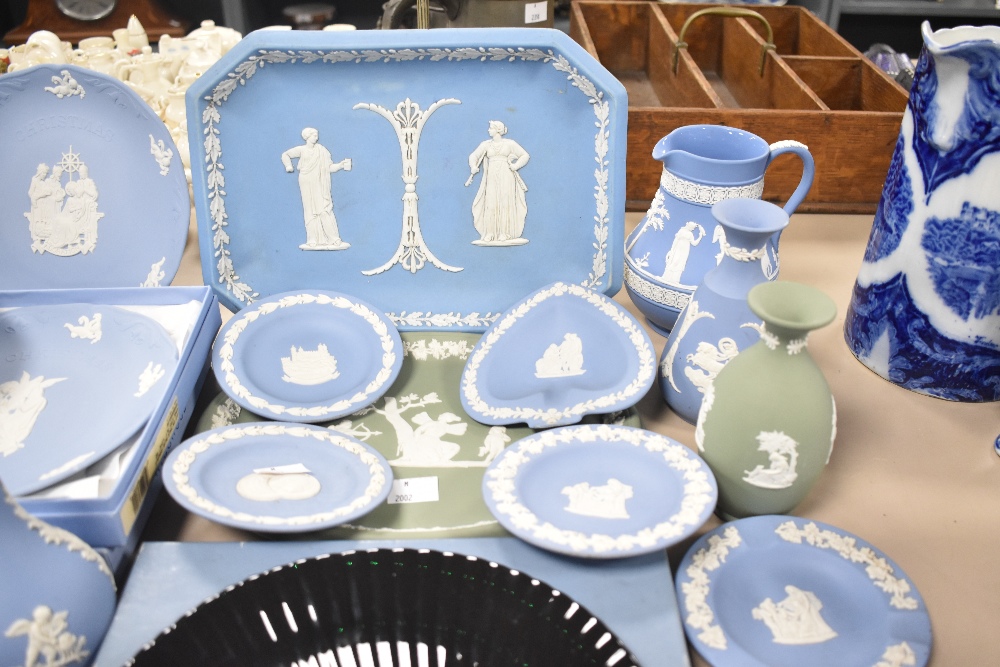A large selection of Wedgwood Jasperware items to include pin dishes, trinket dishes, candle holder, - Image 4 of 4