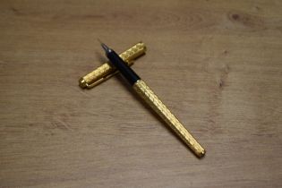 A Parker 180 cartridge fill fountain pen in Gold Basketweave