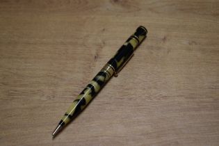 A Wahl propelling pencil in Pearl and Black with deco band