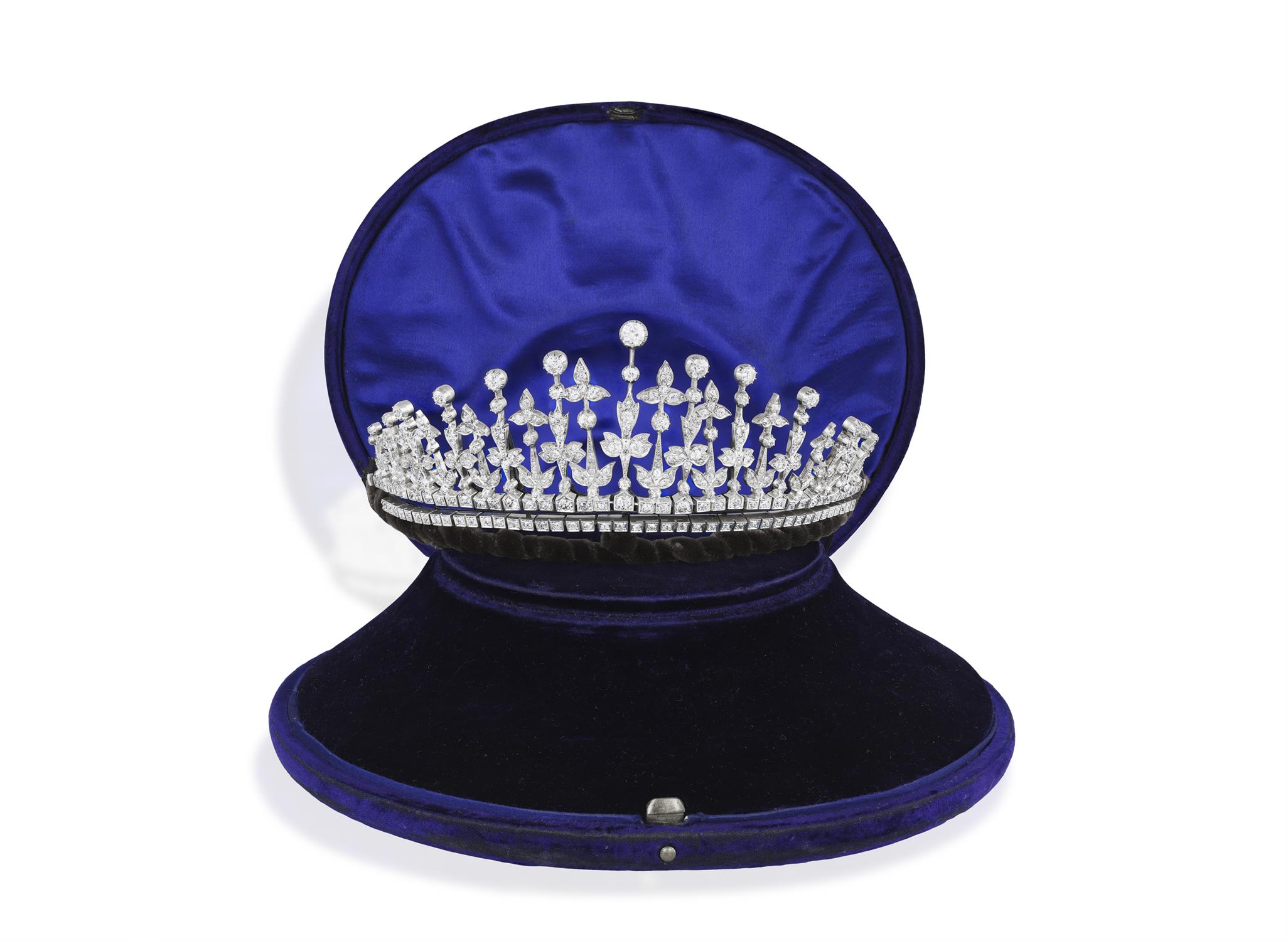 A LATE 19TH CENTURY DIAMOND TIARA/NECKLACE, CIRCA 1890 Designed as a series of graduated - Image 3 of 9