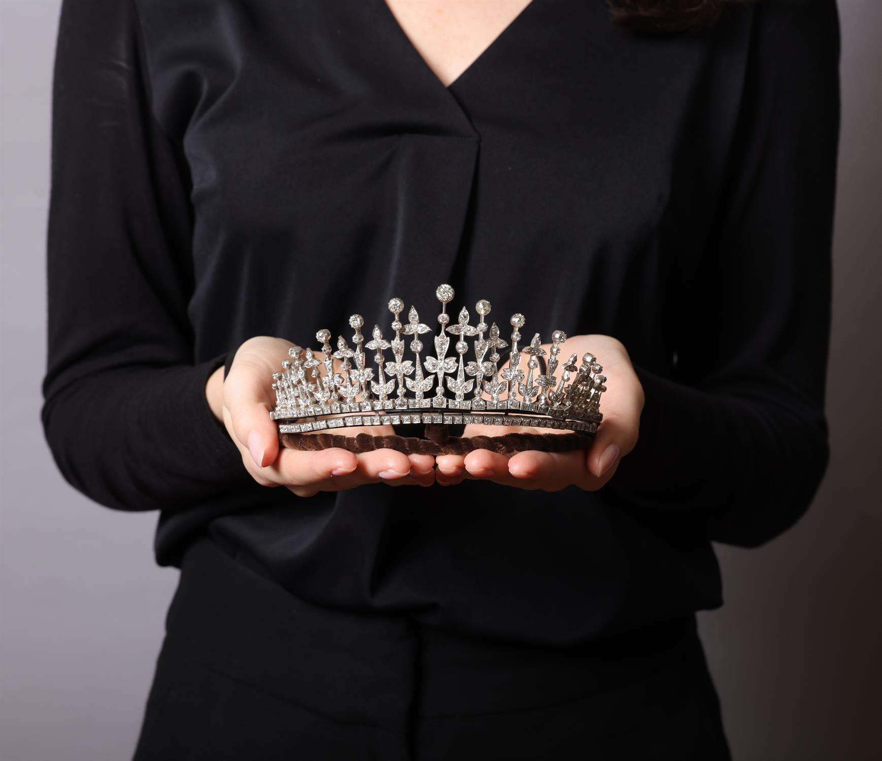 A LATE 19TH CENTURY DIAMOND TIARA/NECKLACE, CIRCA 1890 Designed as a series of graduated - Image 8 of 9