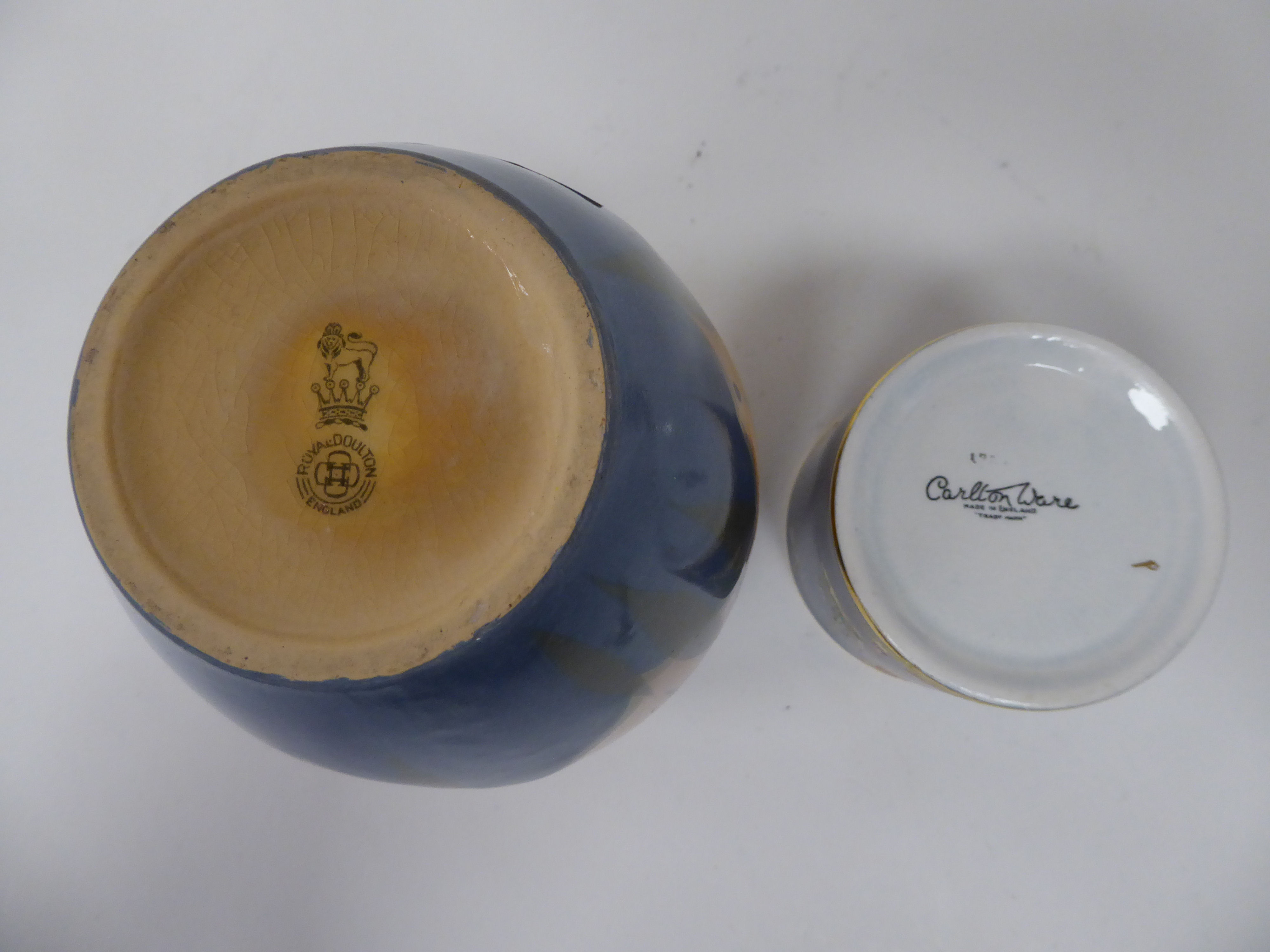 A Carltonware china sugar pot with a cover and spoon, decorated in a version of the Mikado - Image 4 of 4