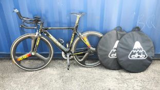 A Dolan TT Triathalon/Time Trial Bike and 2 Carbon Rear Wheels, Carbon Frame size 56cm.