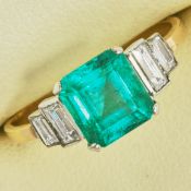 ELEGANT EMERALD AND DIAMOND RING