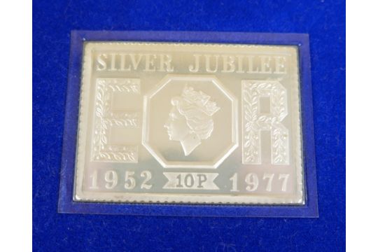 A silver Silver Jubilee commemorative stamp replica, 1952/1977 limited edition, 73.5g, 44 by 61mm, - Image 3 of 6